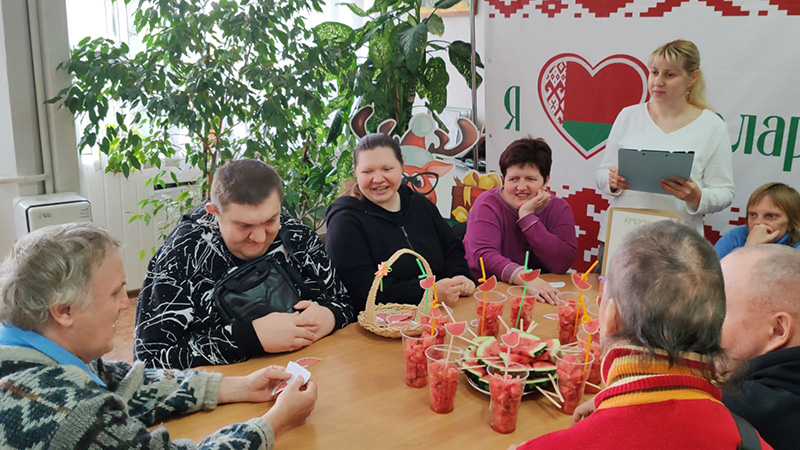 «Яркие краски — арбузный фреш»