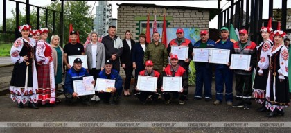 На зернотоке ОАО «Новобельское-АГРО» чествовали передовиков уборочной страды